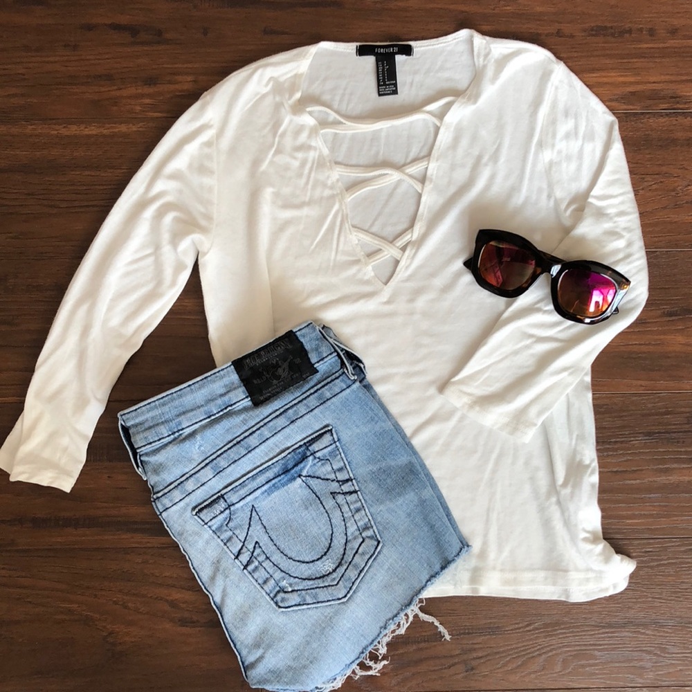 Lace up quarter sleeve